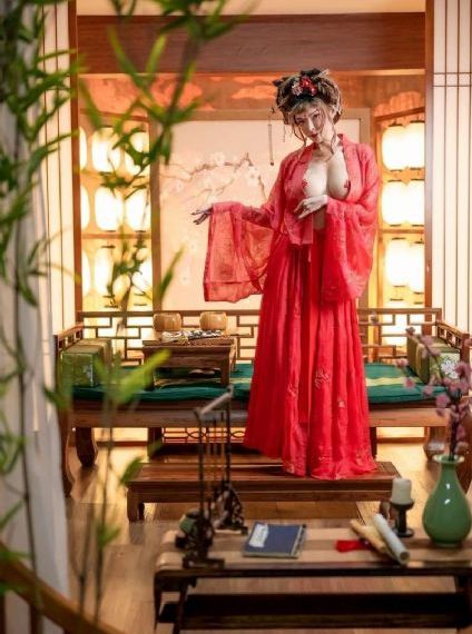 她在丈夫面前被工人耍了在线观看_BD英语HD高清在线观看